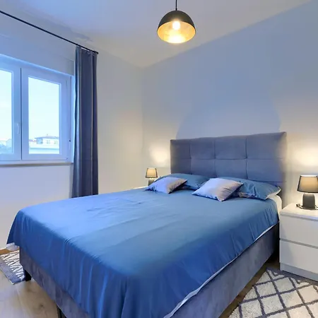 Dolly Blue By Interhome *