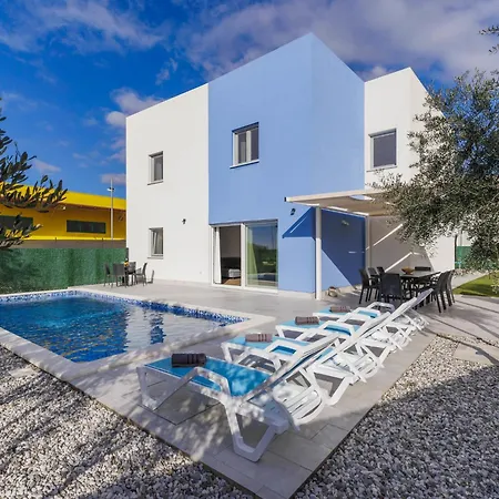 Dolly Blue By Interhome